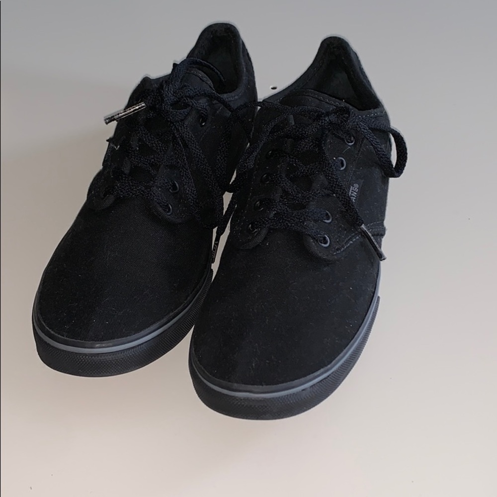 Women’s 9.5 black thin soled VANS